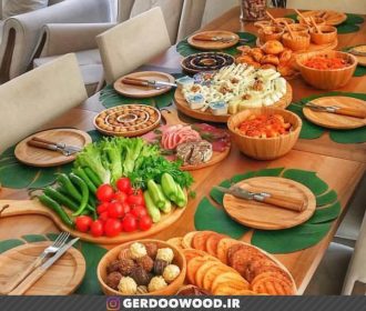 چیدمان میز غذاخوری با ظروف چوبی